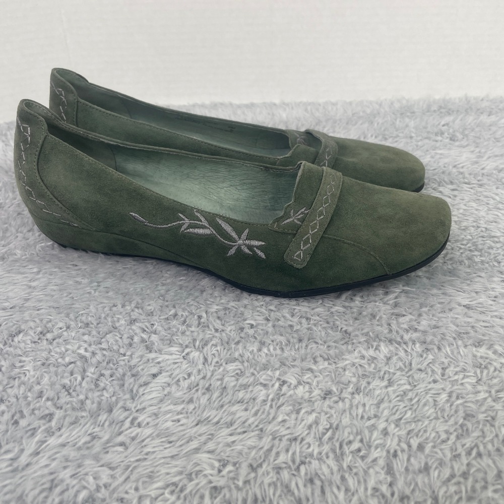 Clarks Artisan Loafers Womens 8M Green Suede Embroidered Slip On Flats - Picture 2 of 8